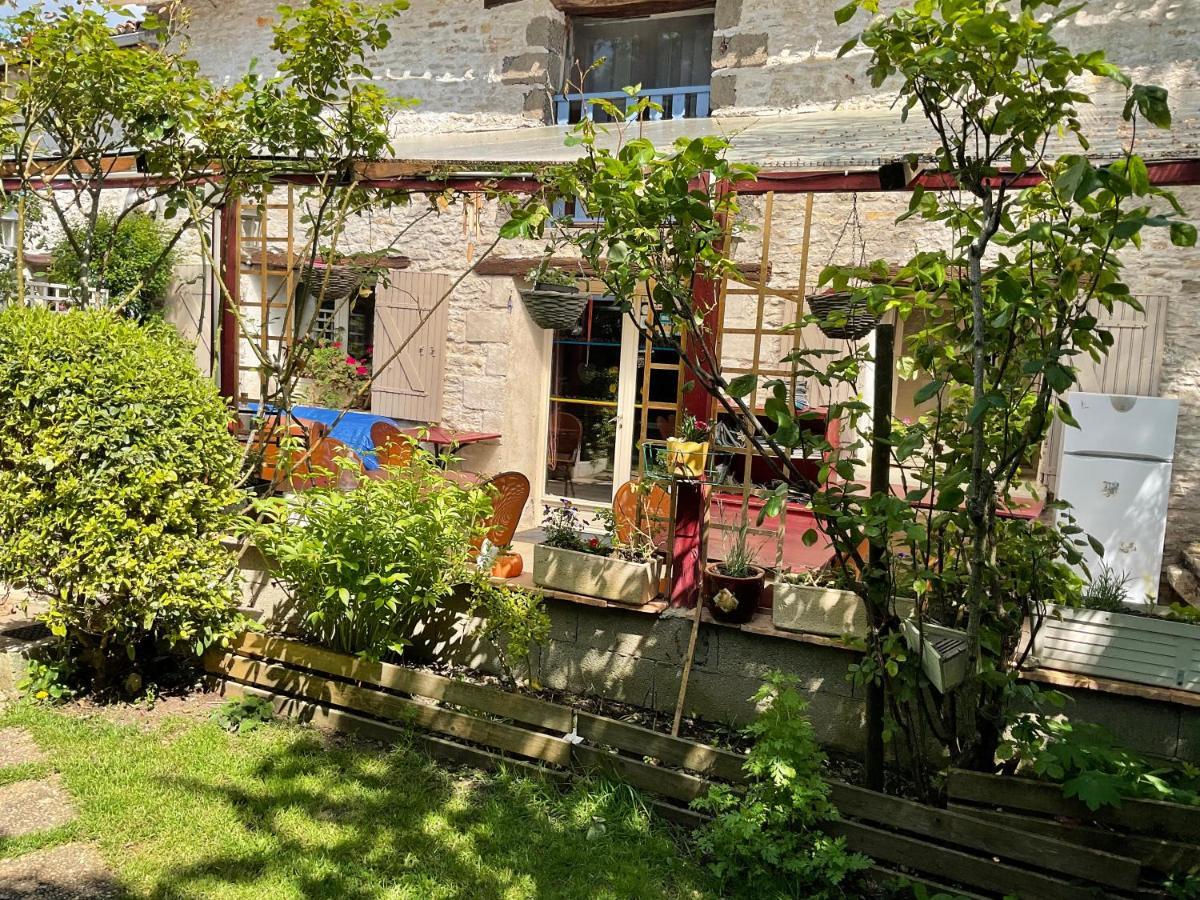 Chambres, Table D'Hotes Et Gites Les Mesanges Saint-Jean-de-Sauves Buitenkant foto
