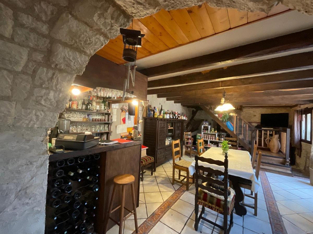 Chambres, Table D'Hotes Et Gites Les Mesanges Saint-Jean-de-Sauves Buitenkant foto