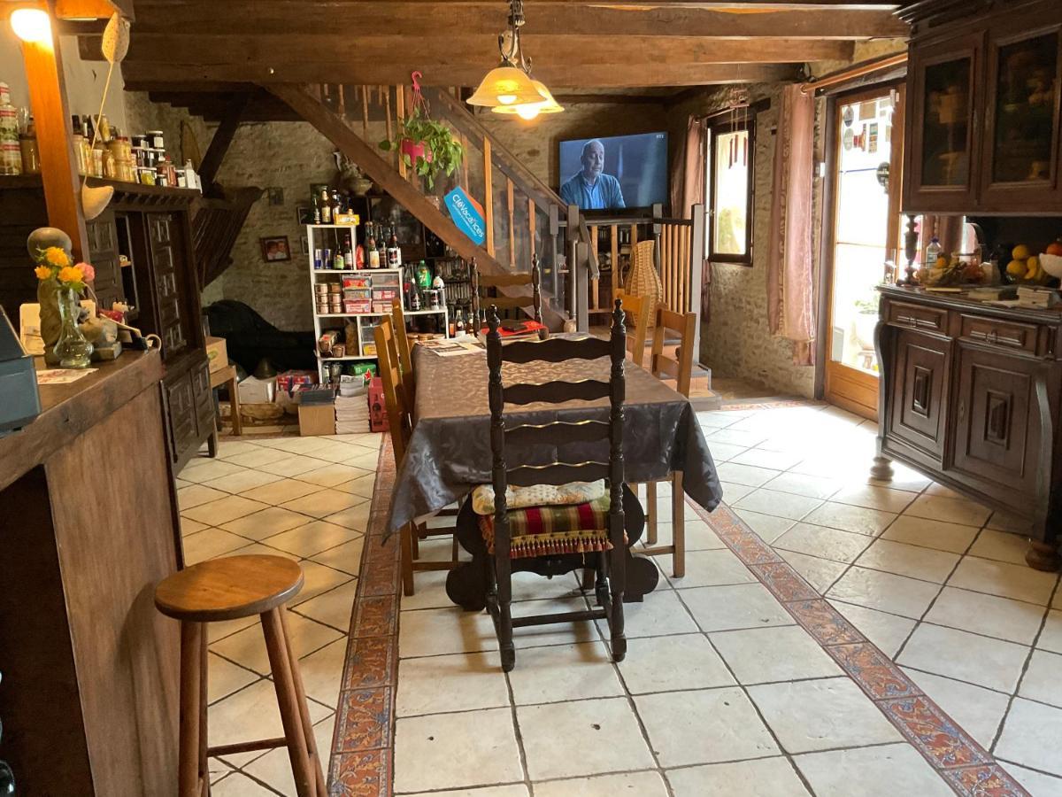 Chambres, Table D'Hotes Et Gites Les Mesanges Saint-Jean-de-Sauves Buitenkant foto