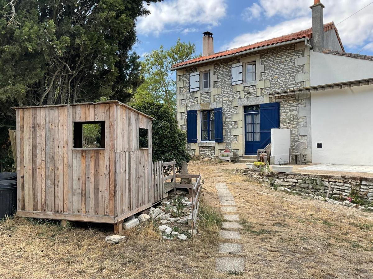 Chambres, Table D'Hotes Et Gites Les Mesanges Saint-Jean-de-Sauves Buitenkant foto